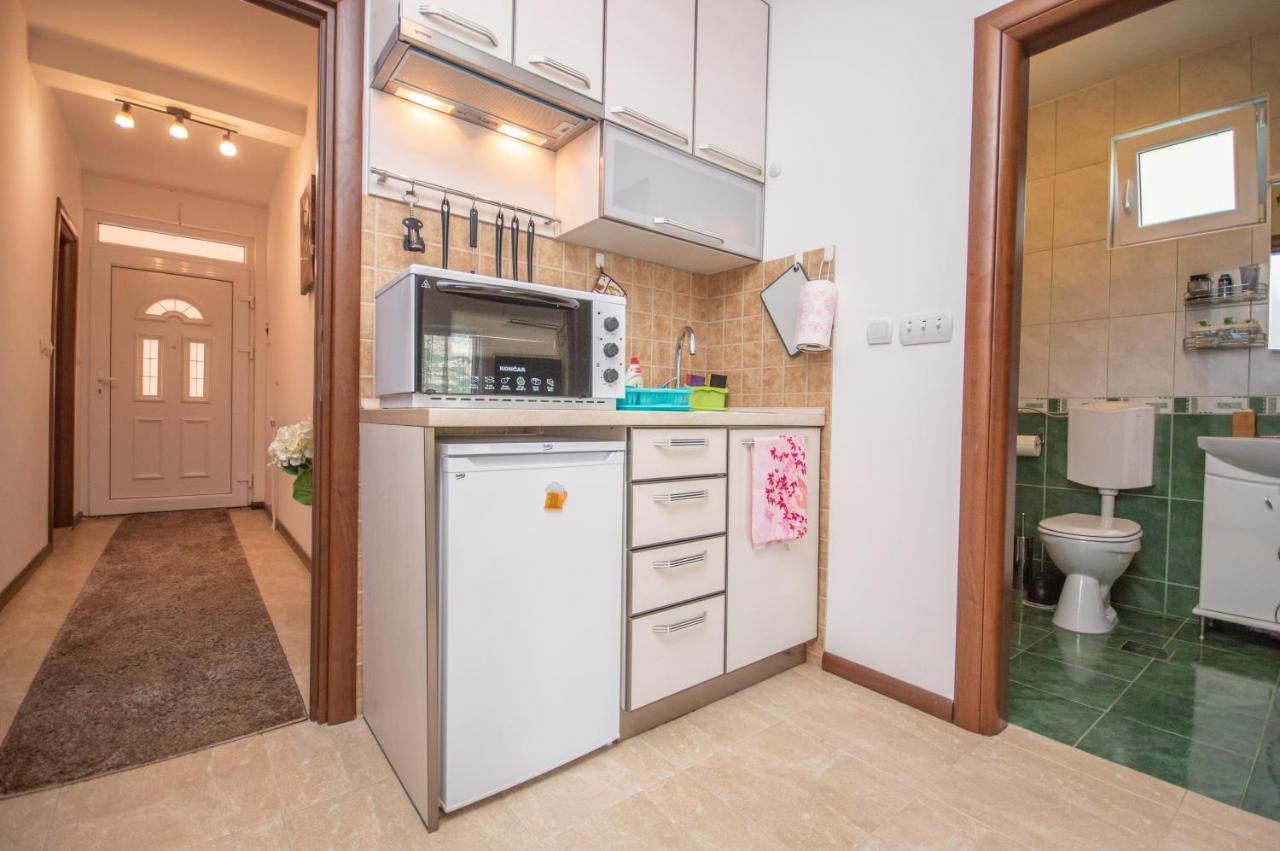 Apartmani Mrsic Risan Exterior foto